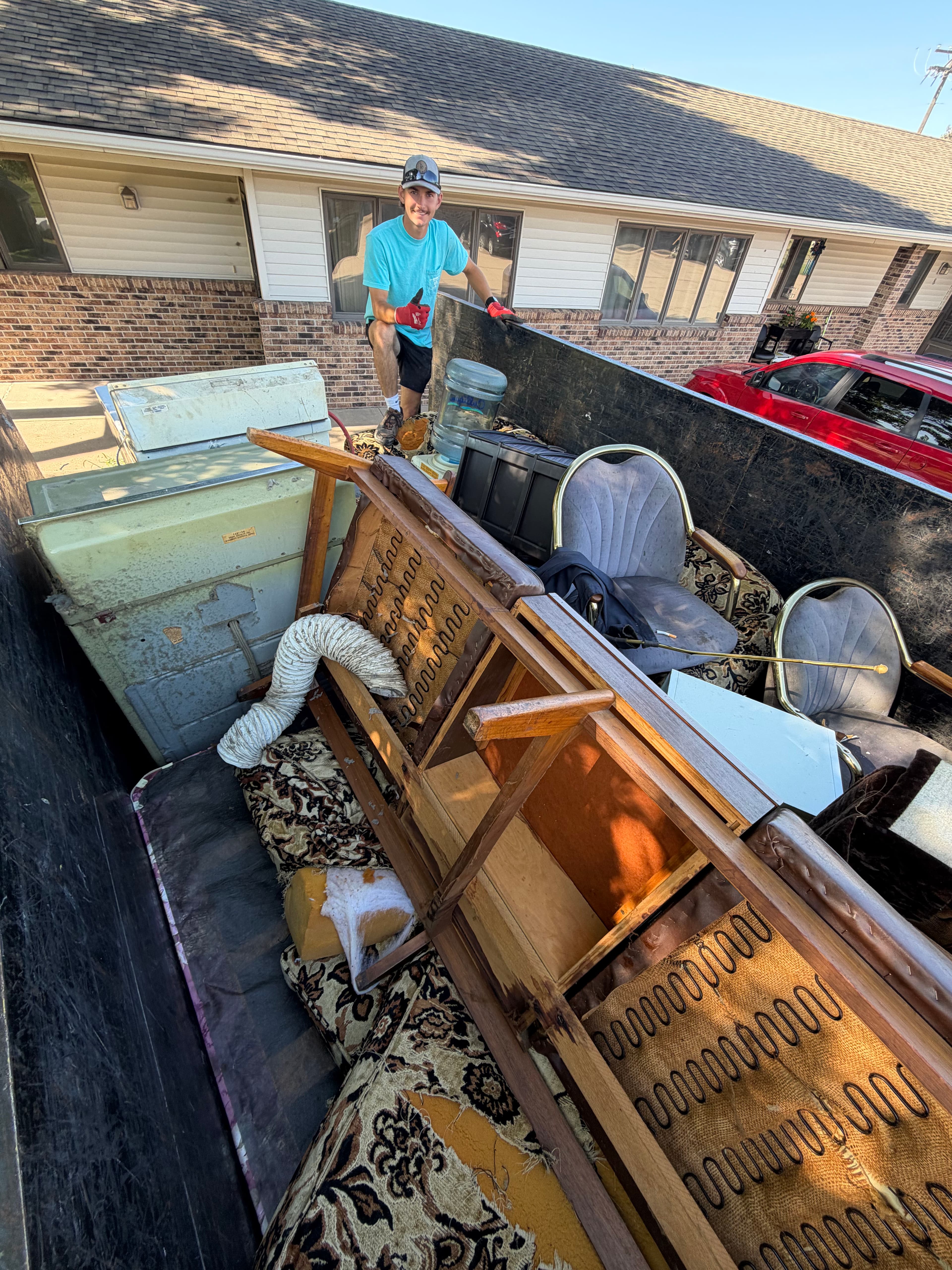 Project Apartment and Garage Cleanouts Done Fast image