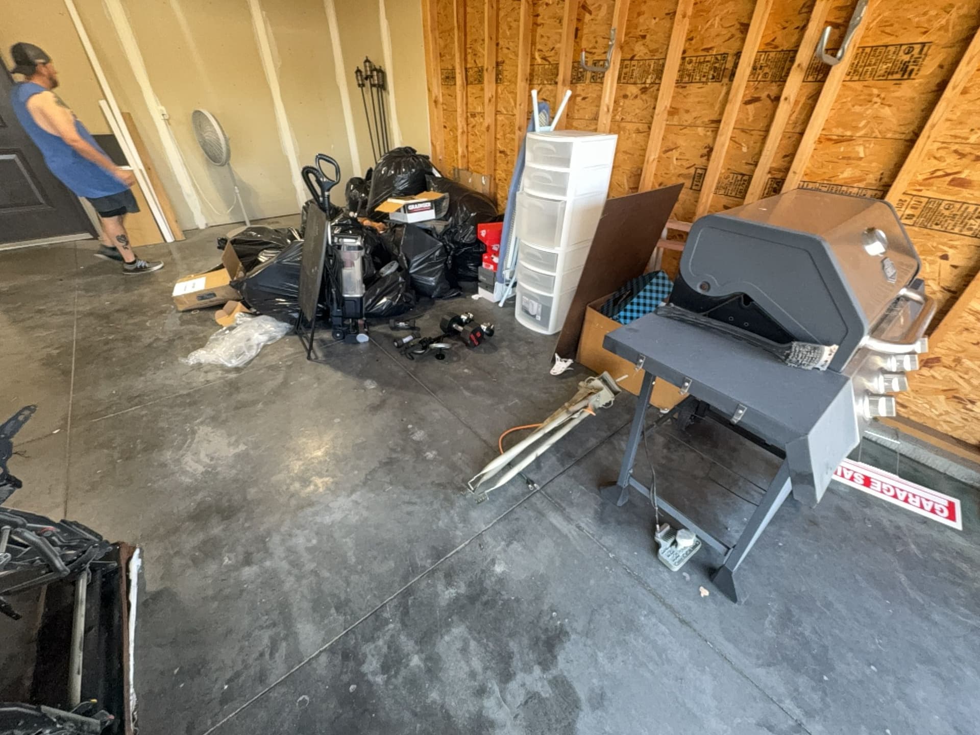 Gallery photos for Packed Garage to Wide Open Floor Space - Full Cleanout: Image #2