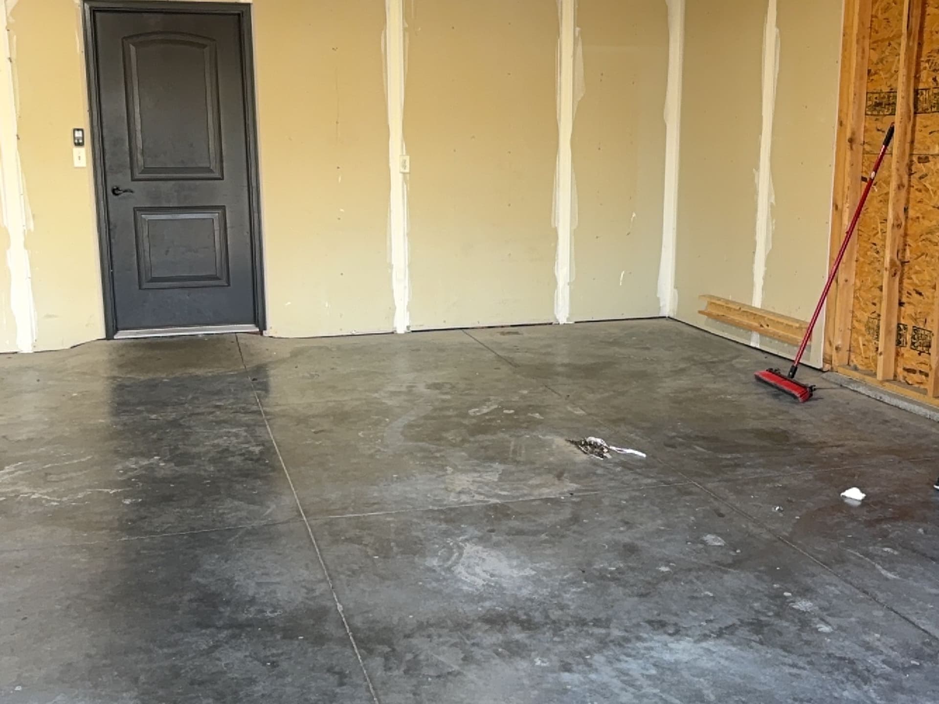 Gallery photos for Packed Garage to Wide Open Floor Space - Full Cleanout: Image #5