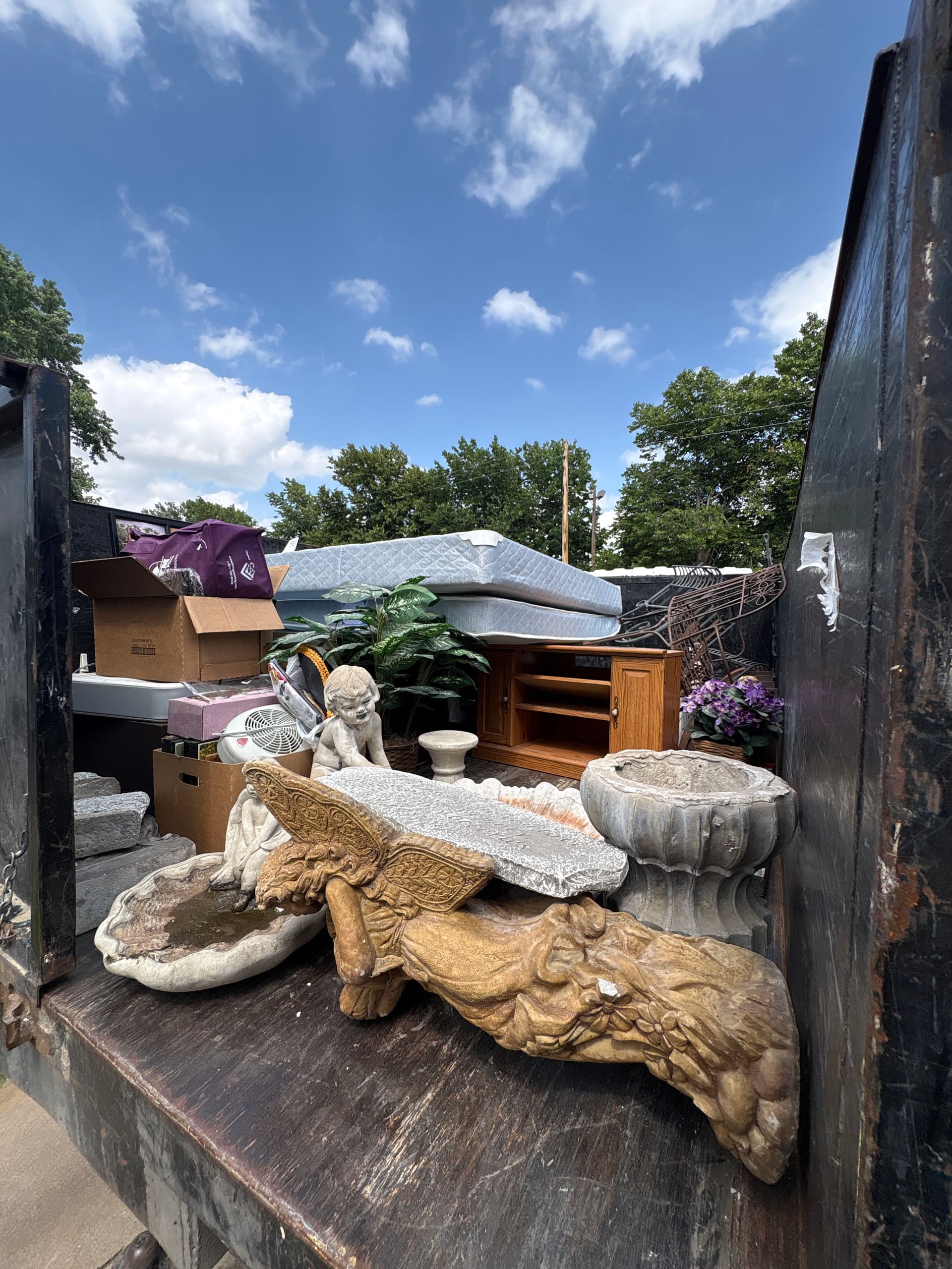 Gallery photos for Donation Pickup and Cleanout Service in Holdrege: Image #1