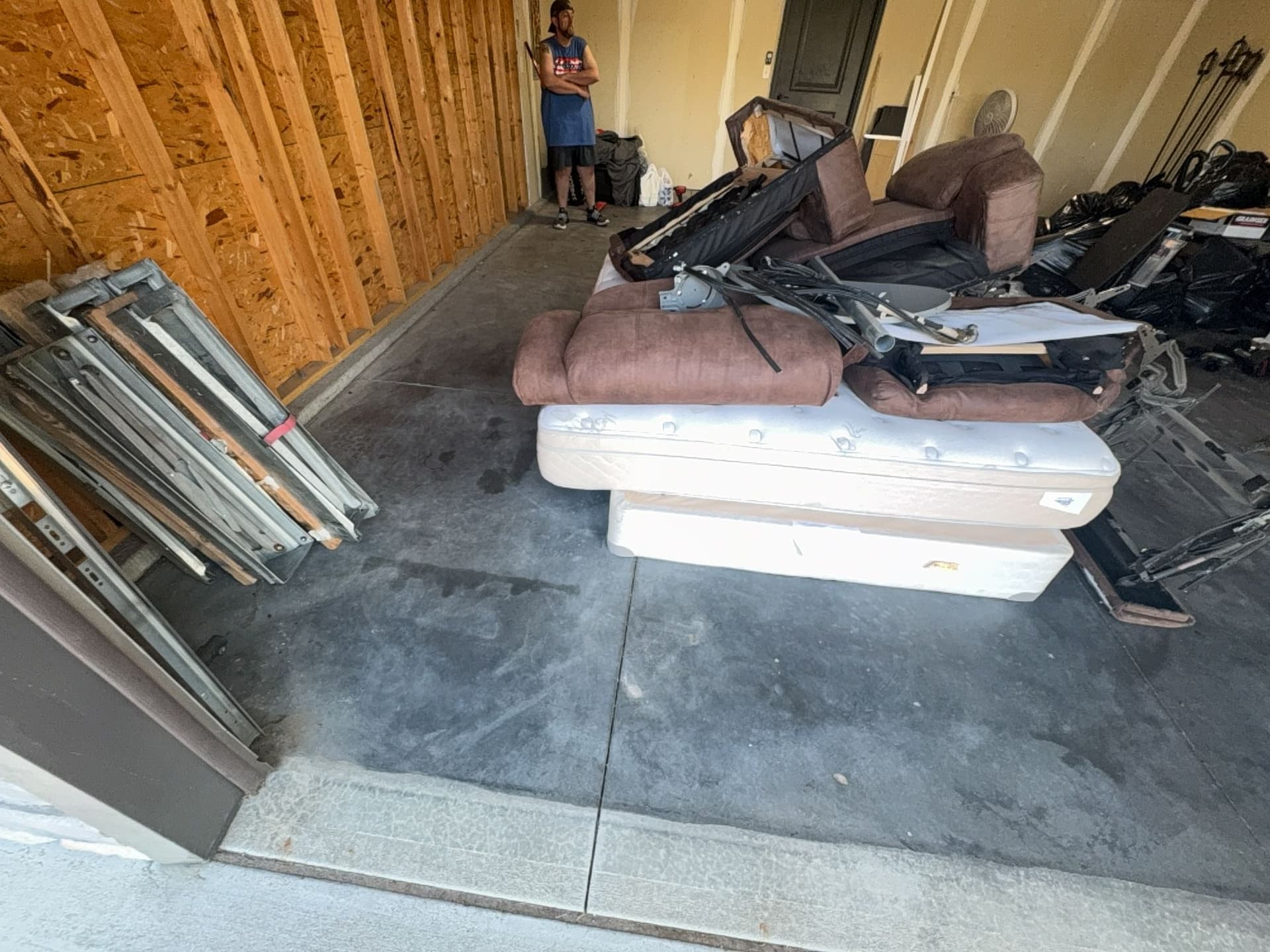 Gallery photos for Packed Garage to Wide Open Floor Space - Full Cleanout: Image #1