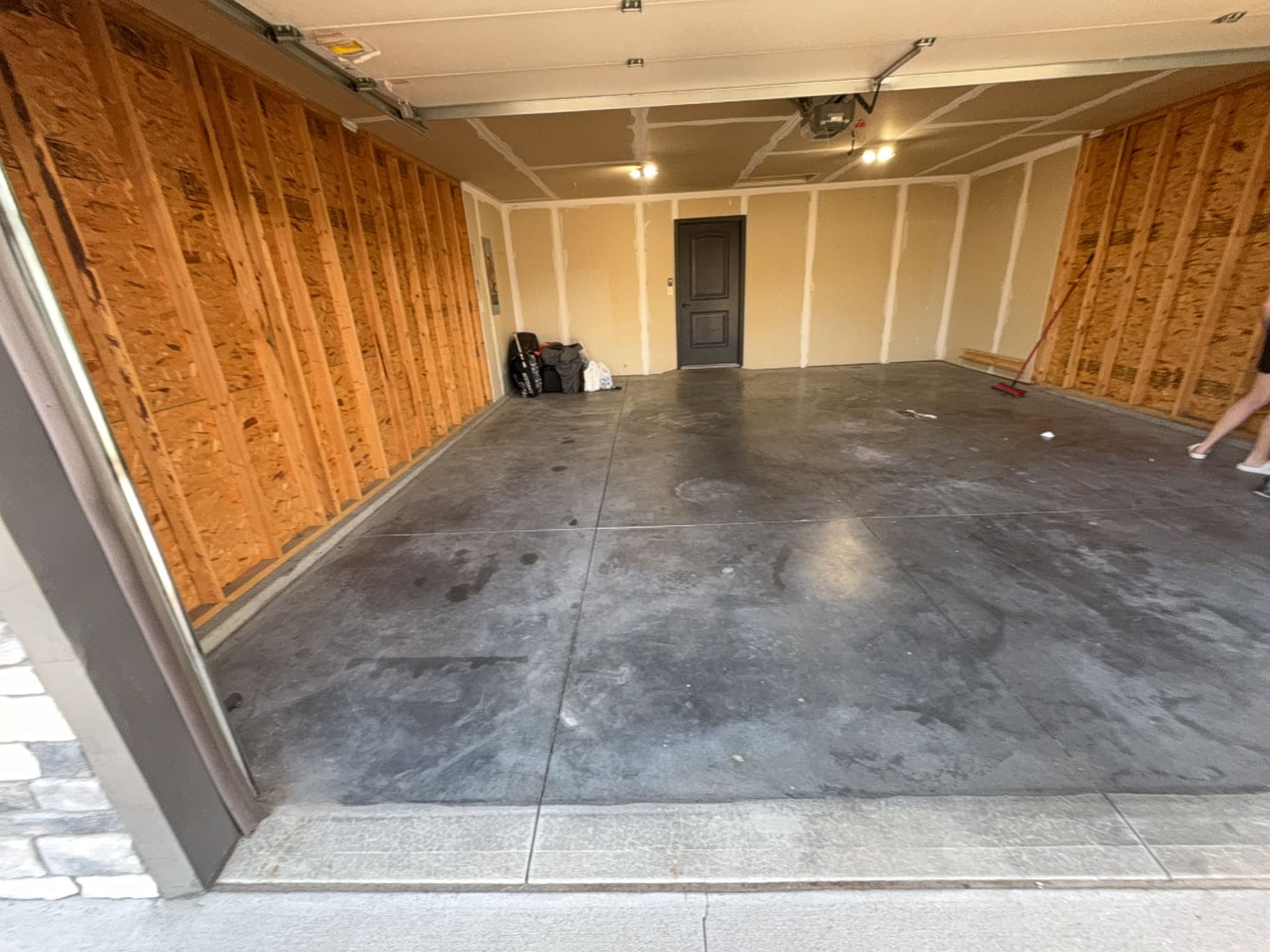 Gallery photos for Packed Garage to Wide Open Floor Space - Full Cleanout: Image #6
