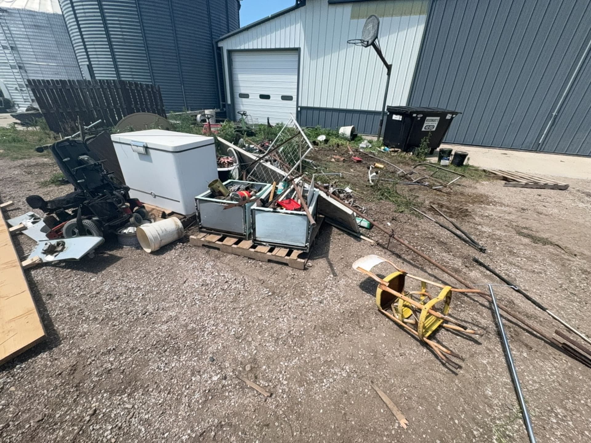 Gallery photos for Farm and Outbuilding Cleanup in Clay Center: Image #1